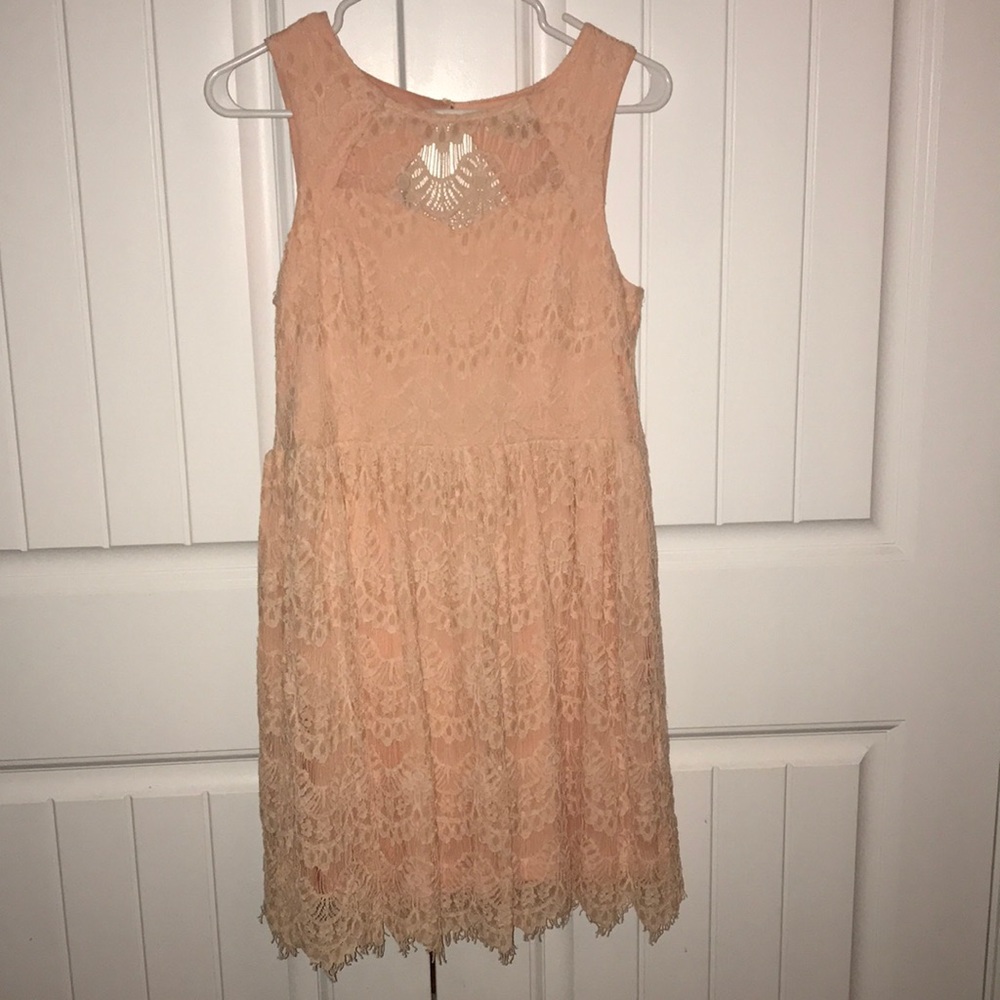 Beautiful lace light pink sleeveless dress